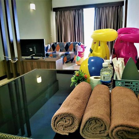 B - Lagoon Water Themepark Suite Melaka Town Экстерьер фото